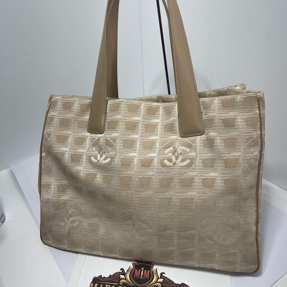 Chanel Travel Line Tote Bag - Picture 3 of 16